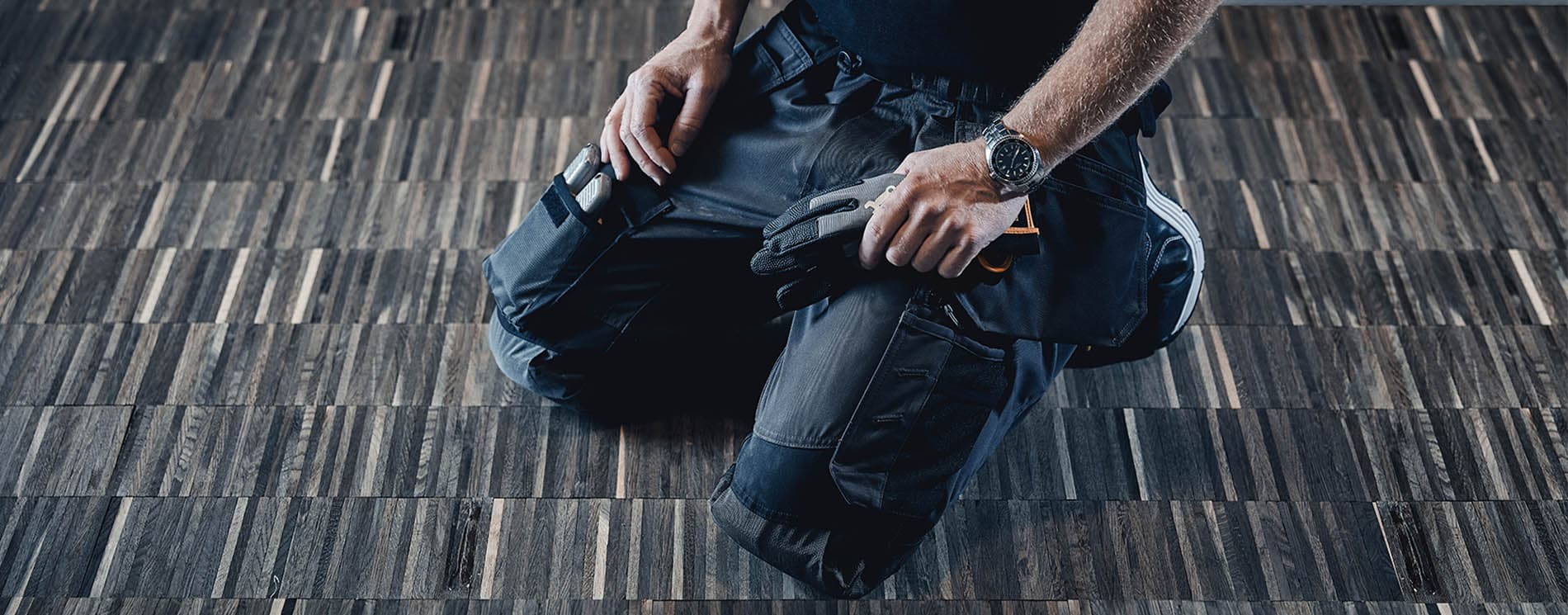 Craftsman_1554_onknee_lr_1900x745
